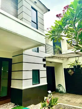Rumah Dalam Komplek Billymon Pondok Kelapa Ada Kolam Renang Nyaman