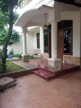 TERMURAH! DISEWAKAN RUMAH TERAWAT 2 LT ANTAPANI BISA UNTUK KANTOR