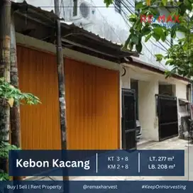 RUMAH DI SEGITIGA EMAS JAKARTA ADA USAHA PARKIRAN 100 MOTOR DAN WARUNG