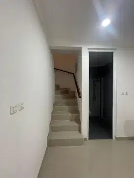 Rumah Baru Alam Sutera Dalam Cluster Siap Huni 2 Lantai