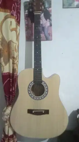 Jual gitar jarang dipakai, baru 3bulan pembelian