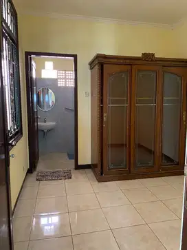 Jual Rumah Posisi Hook di Wangsakerta Kota Baru Parahyangan Siap Huni
