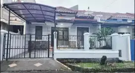 Disewakan Rumah Siap Huni, 4 BR, di Taman Yasmin