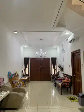 Rumah di Jalan Kelapa sawit Kelapa Gading Jakarta Utara