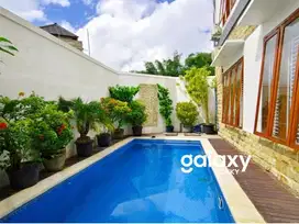 RUMAH SEMI VILLA 2 LANTAI DI DANAU BUYAN TAMAN GRIYA JIMBARAN BADUNG,