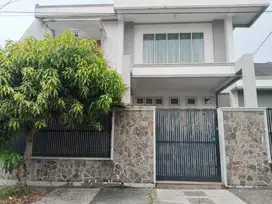 Dijual rumah modern minimalis 2 lantai, lokasi strategis, full furnish
