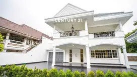 Dijual Rumah Asri Dgn Tanah Luas Di Kemang Jakarta Selatan
