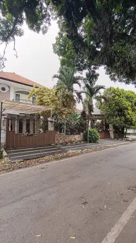 Dijual Rumah Hook Terawat di Jl. Pulau - pulau Klojen Kotamadya Malang