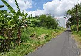 Tanah gang menco kampus ums solo