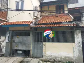 Dijual Rumah Lama (Gandeng) di Kemayoran, Jakarta Pusat
