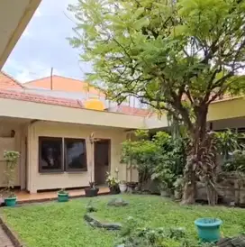 Dijual Exclusive Rumah Lawas Mewah dan Luas Kec. wonokromo Surabaya