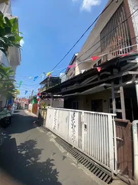 Dijual Rumah 2 Lantai Kalisari Pasar Rebo Dekat Mall Cijantung