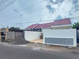 Rumah Cantik Pesan Bangun include Pagar + Canopy Dekat GOR Manahan