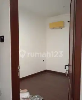 Rumah 2 Lantai Sudah Renovasi SHM di Cluster Navara Modernlnd