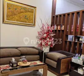 Rumah 3 Lantai Bagus Semi Furnished Cluster Modernland Tangerang