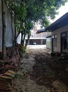 Di Jual Rumah Hitung Tanah Mainroad Kopo Bandung.