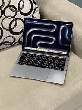 Macbook Air 2019 13inch  i5/8/256GB gray