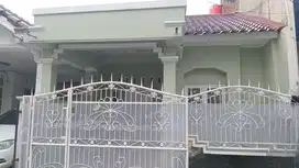 Disewakan Rumah 1,5 Lt Di Taman Royal Cluster Akasia 2, Tangerang