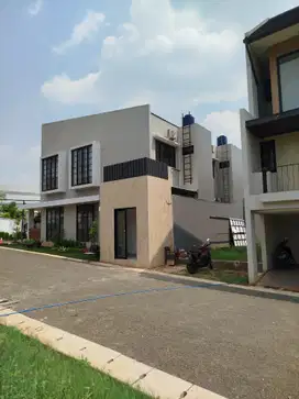 Rumah Tropis Modern Hoek Strategis Tol dan LRT TMII Jakarta Timur