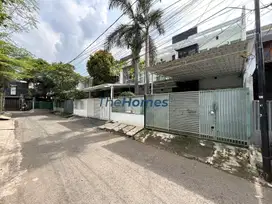 Jual Cepat BU Rumah Siap Huni 194m2 Akses Jalan Lebar 2 Mobil