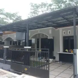 Tukang renovasi dan atap