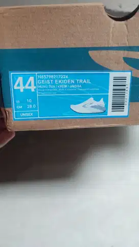 Sepatu running 910 ekiden geist