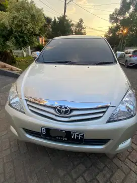 Kijang innova type G bensin automatic 2011