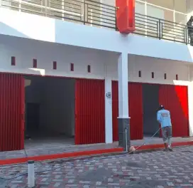 Ruko Merah Putih pinggir Jalan Pahlawan