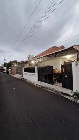 Rumah solo 50 dari jalan gajah Mada dekat stasiun balapan tirtonadi