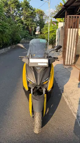 Yamaha XMAX 250 2017 Kuning Mulus 11RB KM – Harga Murah BU Cepat Laku!