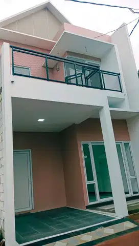 Rumah 2 Lt SHM 6 Mnt ke RS Citra Medika Depok Dibantu KPR J-32792