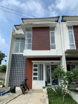 Rumah 2 Lt Strategis 7 Mnt ke Living Plaza Pamulang Siap KPR J-36152