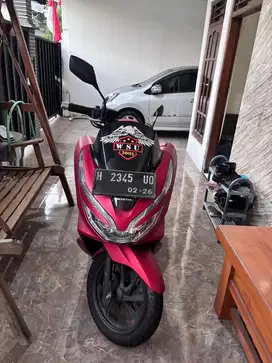 Honda PCX warna merah Tahun 2020