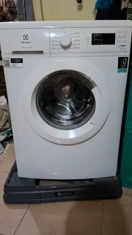 Mesin Cuci Front Loading Electrolux
