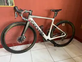 Cervelo Caledonia 5  Disc brake
Group set SRAM Red 
WS Campag Bora WTO