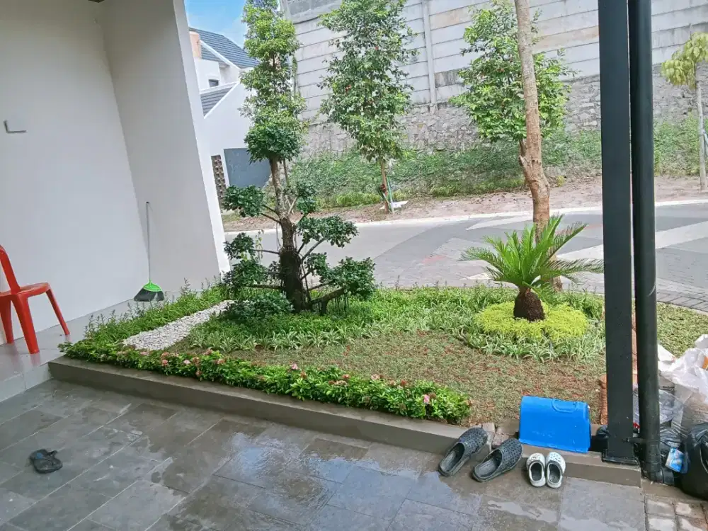 Taman samping rumah lokasi houx