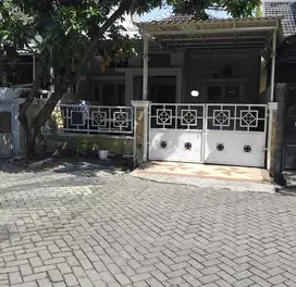 Disewakan rumah di taman pondok indah wiyung 1 lantai lokasi bagus sia