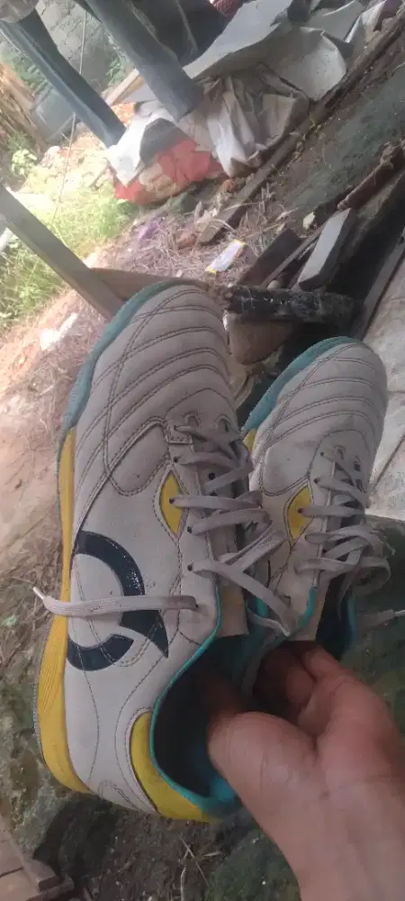 Sepatu futsal ortus