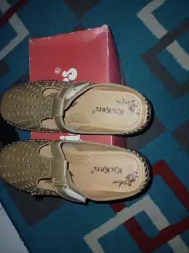 Sepatu Kickers ukuran 38