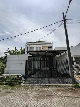Dijual Rumah Tenggilis Mejoyo Semi Furnish.