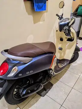 Scoopy 2021 biru