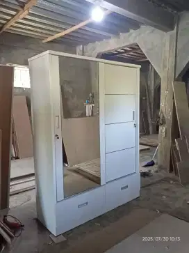 lemari pakaian pintu geser