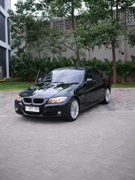 BMW 320i 2009 Bensin