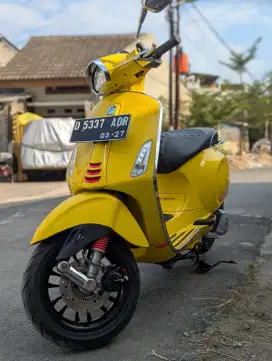 Vespa Sprint Iget ABS Kuning Tahun 2022 Lengkap Aktif
