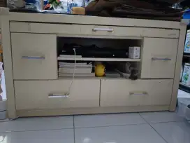 MEJA TV SERBA GUNA
