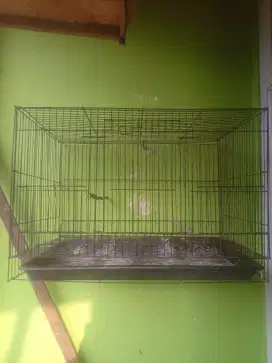 Sangkar soliter kotak besi