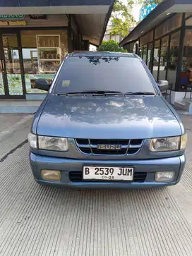 Isuzu panther LS