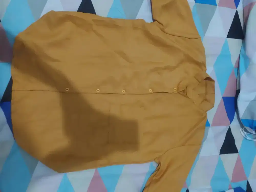 Baju kemeja kuning