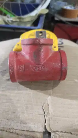 KENI T TEE DRAT BESI 1¼ INCH TSP