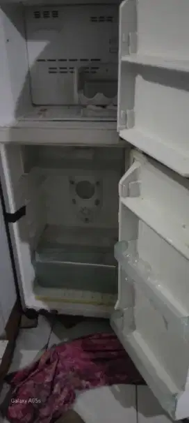 Kulkas 2 pintu Bekas 90 % masih top markotop.